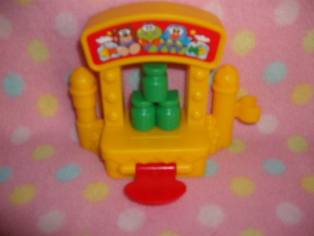 FISHER PRICE LITTLE PEOPLE CARNIVAL GAME BOOTH FUN CUTE