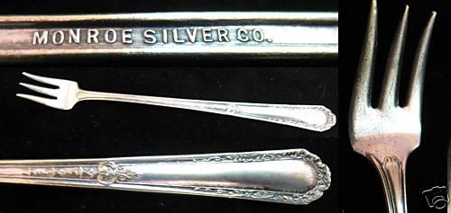   Old Silverplate 3 prong Pickle FORK Unidentified Pattern Nice Detail