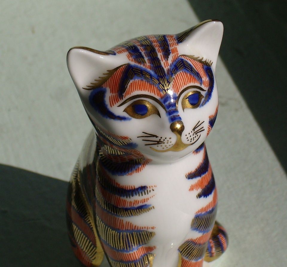 Royal Crown Derby Imari Sitting Cat Figurine Paperweight