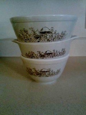 VINTAGE PYREX pieces NESTING MIXING BOWLS/CASSEROLE MUSHROOM PATTERN