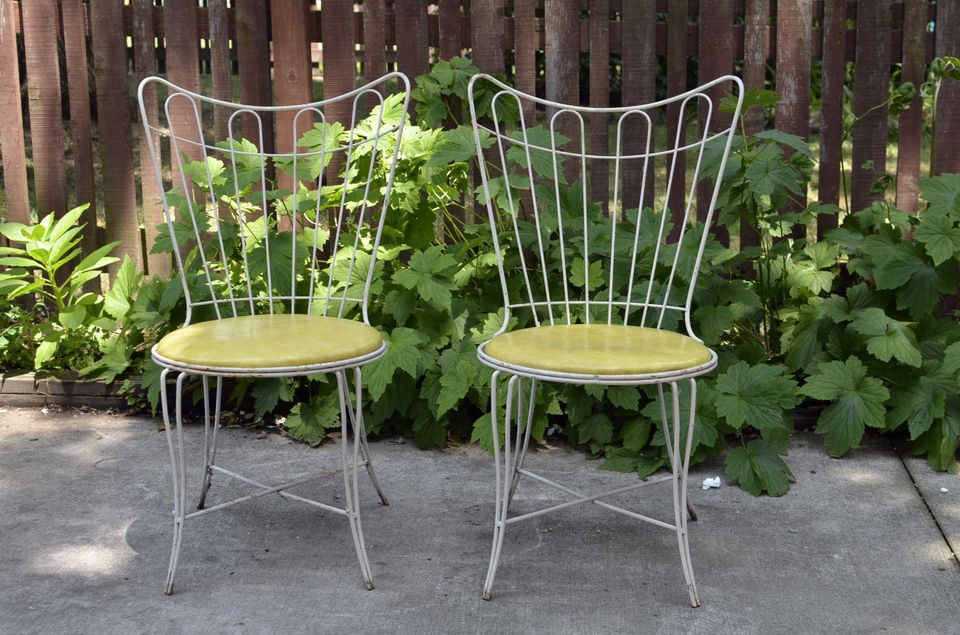 Mid Century Modern White Rod Iron WIngback Patio Chair w/yellow seat 