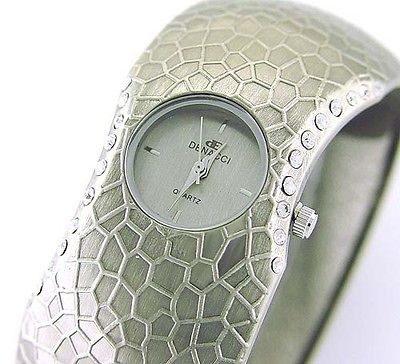 New STYLISH Denacci Ladies Metal Bangle Watch w Crystal