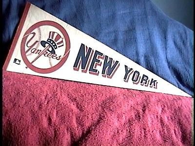 NEW YORK YANKEES Pendant 1970 80s era‏   in NEW TOP LOADER HOLDER 