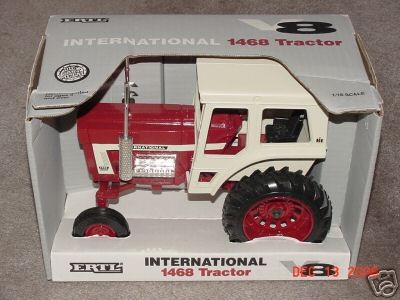 ERTL 1/16 IH INTERNATIONAL HARVESTER 1468 LE TRACTOR