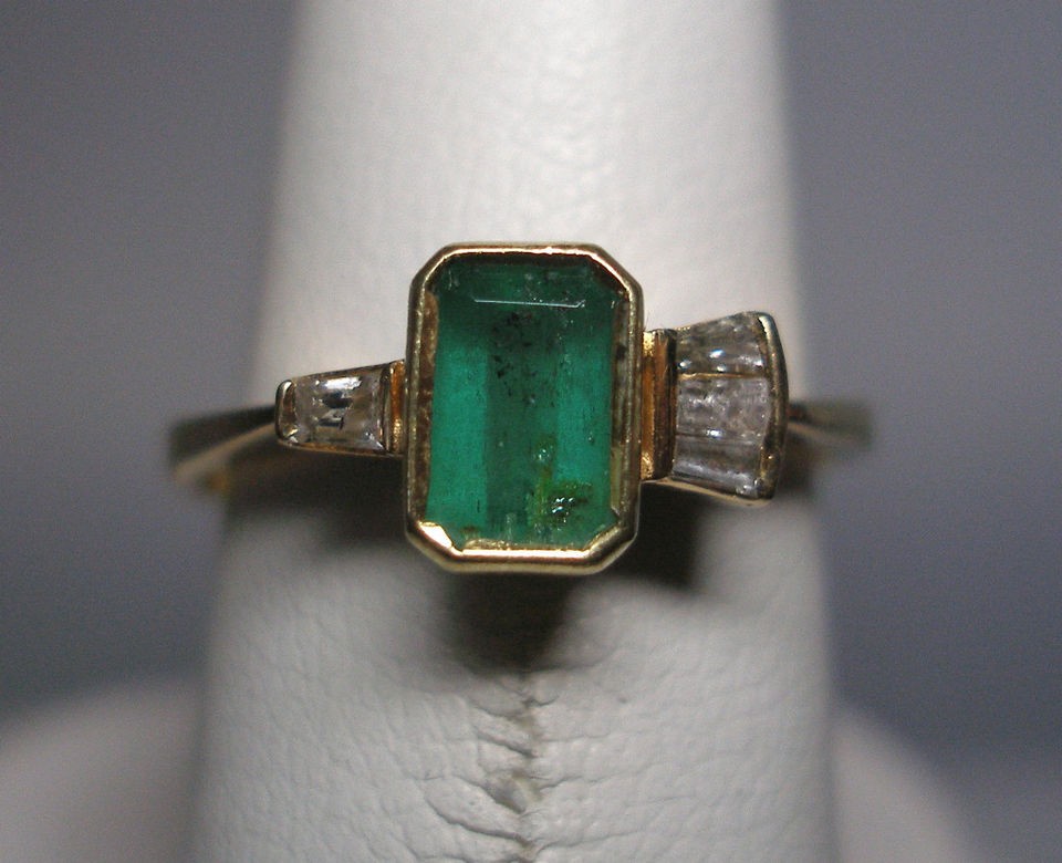 ESTATE SALE 18KT Y/G GENUINE EMERALD & DIAMOND RING