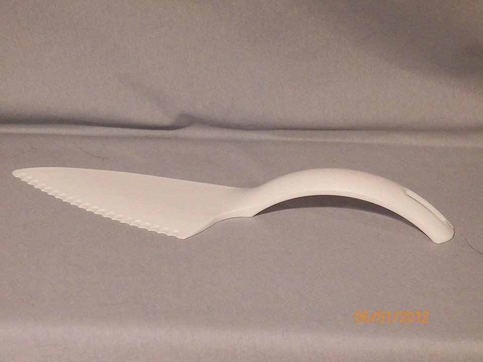 Tupperware Cake Pastry Cutter Server tool, white, elegant curved 