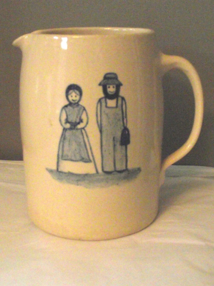 Casey Pottery Hand Crafter Amish Farmers Water Tea Pitcher 7.5 tall 