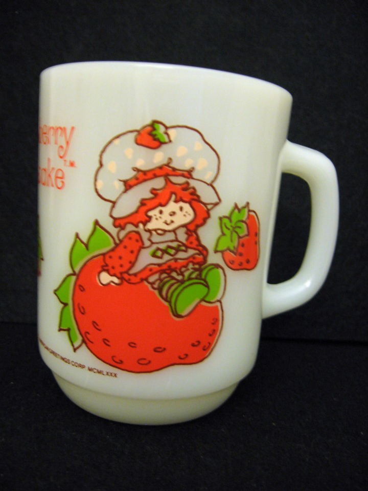 1980 MILK GLASS STRAWBERRY SHORTCAKE PAINTED COFFEE MUG MARKED ANCHOR 