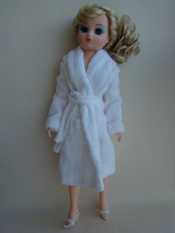 Madame Alexander Coco Bathrobe 16 Fashion Doll Ready for Wardrobe 