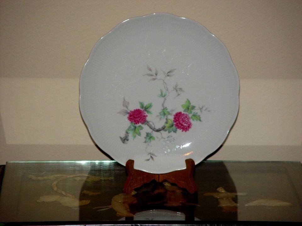 Johann Seltmann Vohenstrauss Chrysanthemum Vintage Bavaria Berry Bowl