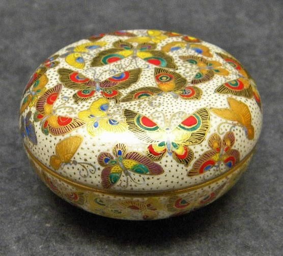 Elegant Japanese Satsuma Kogo w/butterflies by Kinkozan