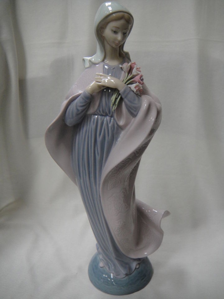 Authentic Lladro Madonna Our Lady with Flowers Figurine #5171MINT 