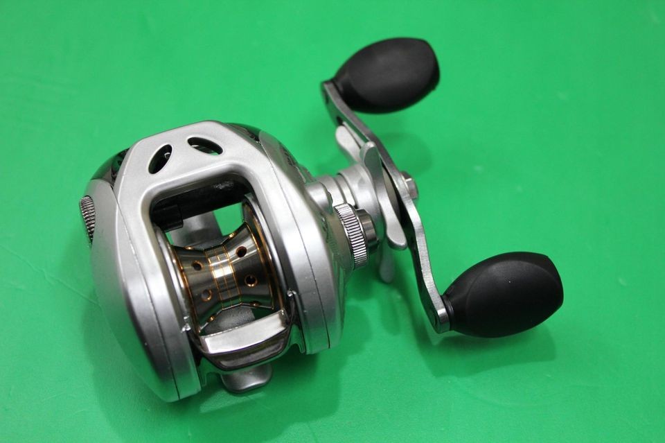 Right Handed 9+1 High Speed 6.31 Baitcasting Reel Silver Aluminum 