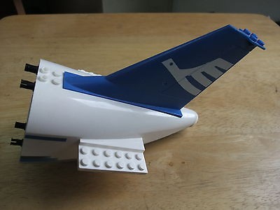 8X6X5 CURVED FORWAD LEGO AIRCRAFT FUSELAGE W/BOTTOM   WHITE W/BLUE 