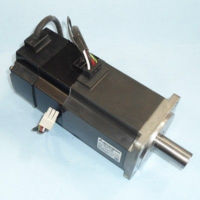 MITSUBISHI 3 PHASE 103V 5.6A 750W AC SERVO MOTOR HC KFS73B *CUT 