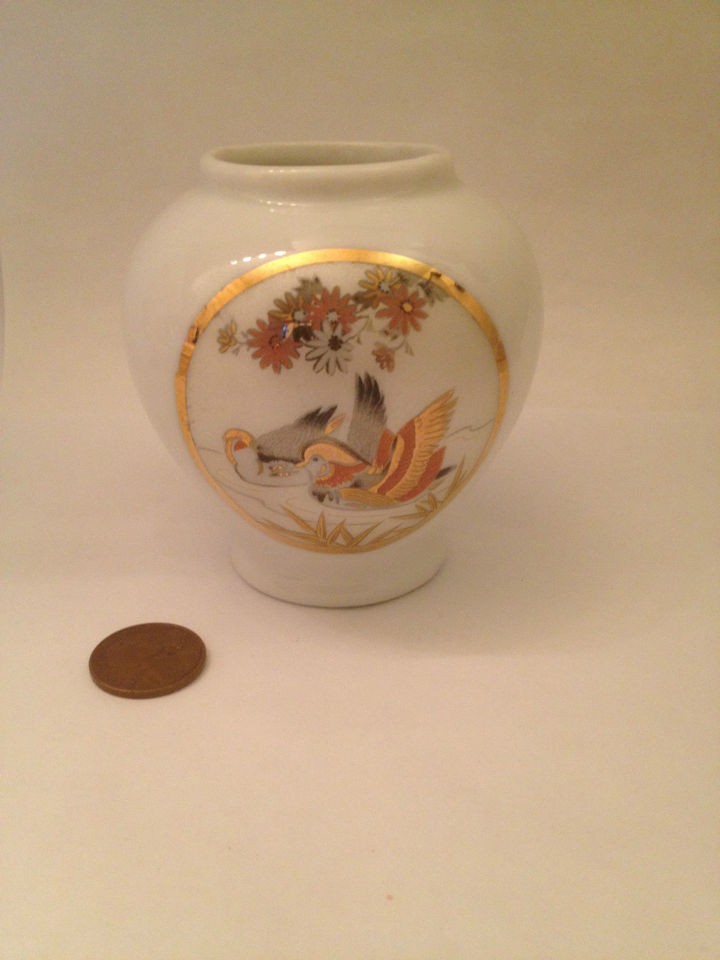   WHITE PORCELAIN ASIAN VASE   GOLD PAINT   GROUSE OR QUAIL   JAPAN