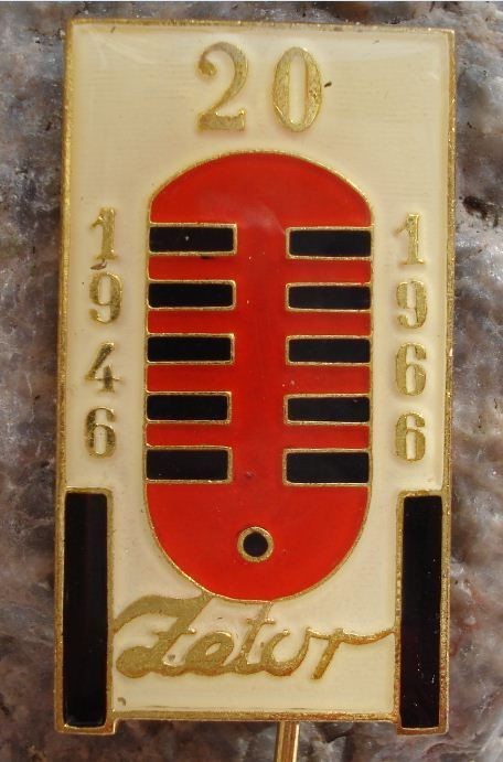 1966 zetor farm tractor model 2011 3011 advertising pin from czech 