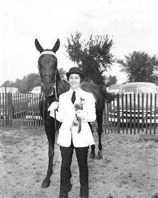 4x5 neg horse show winner shows off ribbon time left