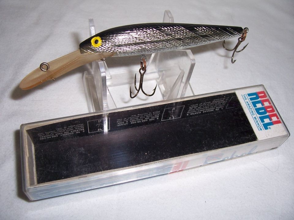 VINTAGE REBEL MINNOW FISHING LURE DR 2101 SILVER (black back)