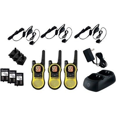   MOTOROLA 23 MILE TALKABOUT 2 WAY RADIOS TRIPLE PACK & ACCESSORIES