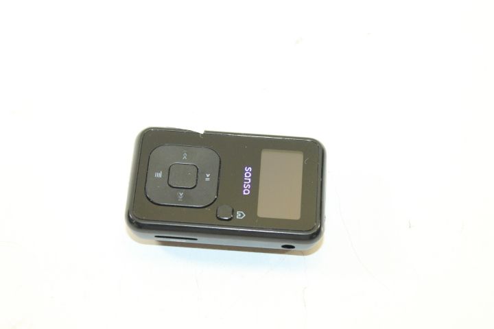 100 % functional sandisk sansa clip+ 4gb black  player