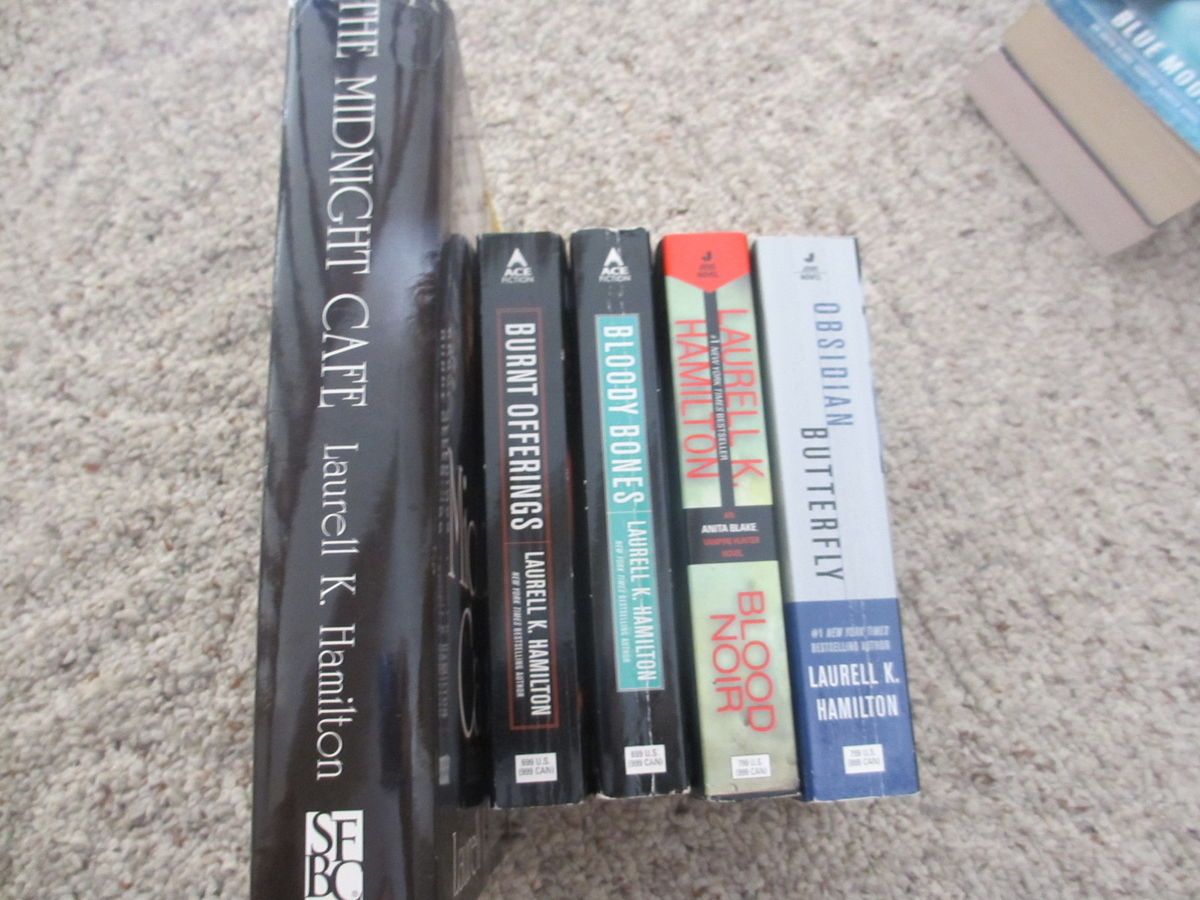 Lot of 6 Laurell K Hamilton Books   Anita Blake Vampire Hunter Series