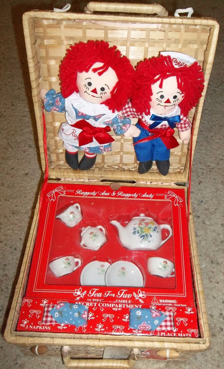 Raggedy Ann and Andy Picnic Tea Basket