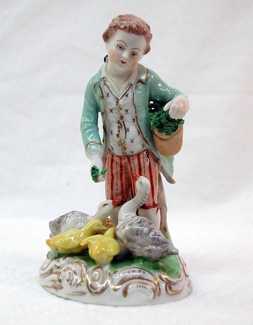 BEAUTIFUL DELICATE ANTIQUE GERMAN DRESDEN PORCELAIN FIGURINE