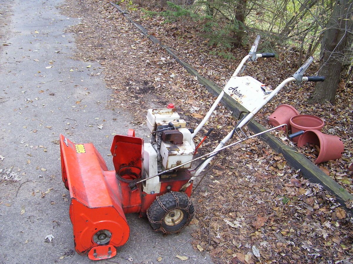 ARIENS 24 5HP GAS SNOWBLOWER SNOW BLOWER ELECTRIC START CHAINS