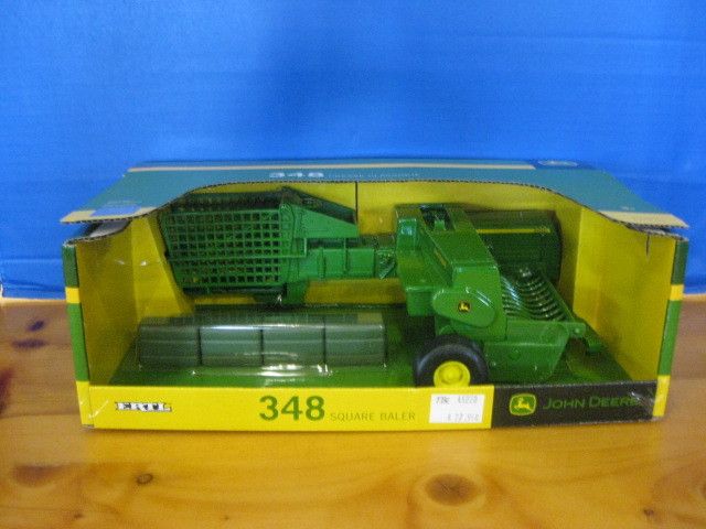 NIP John Deere 348 Square Baler with Bales 1 16 Scale