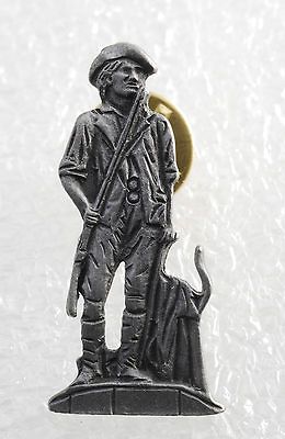 VINTAGE FRONTIER MAN WITH MUSKET COLLECTIBLE PEWTER PIN NEW OLD STOCK