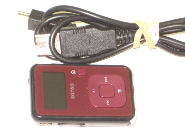 100 % functional sandisk sansa clip+ 4gb red  player