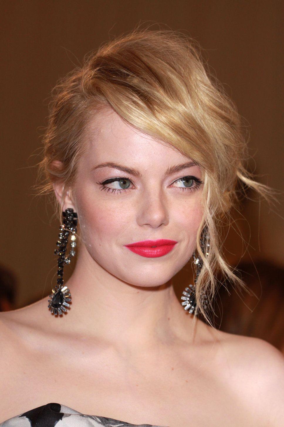 emma_stone_hot_pink_lips