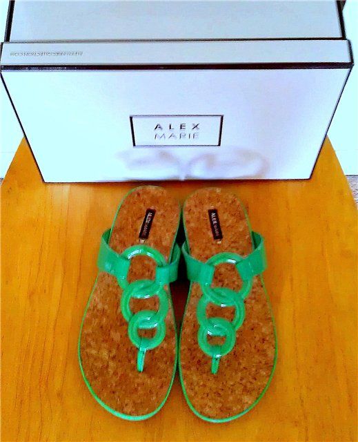 Fabulous Alex Marie Anelle Meadow Green Tong Cork Outsole Sandals Sz 