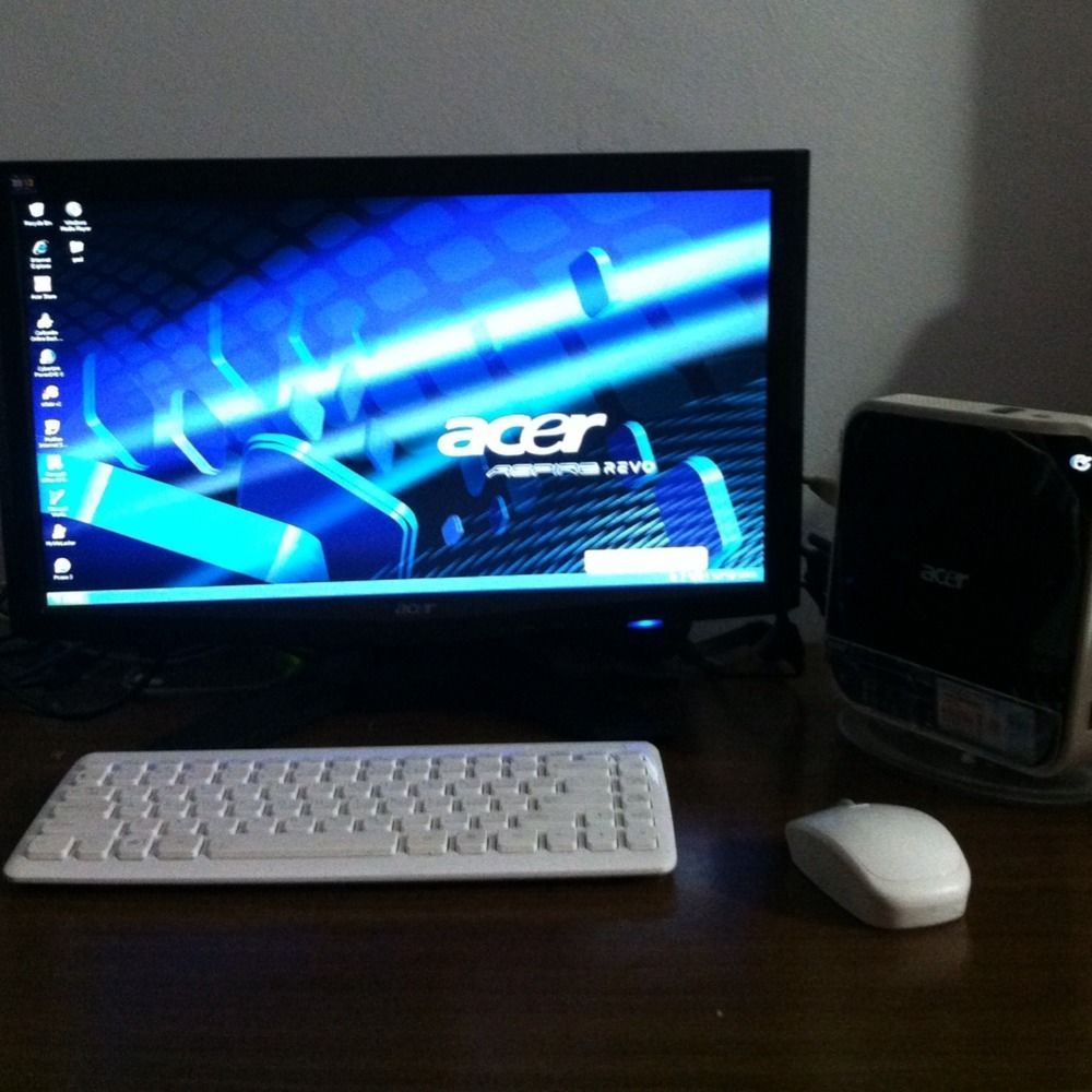 Acer Aspire Revo R1600 with 20 in Monitor