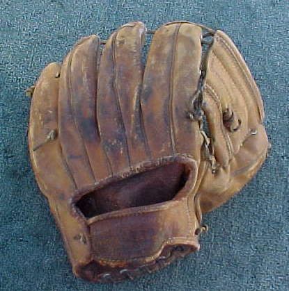 Luis Aparicio Ball Glove Wilson Signature Pat 2231204