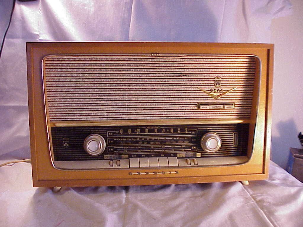 VINTAGE GRUNDIG TUBE SHORTWAVE RADIO 2066 PX 2066PX AM FM SW WOOD WEST 