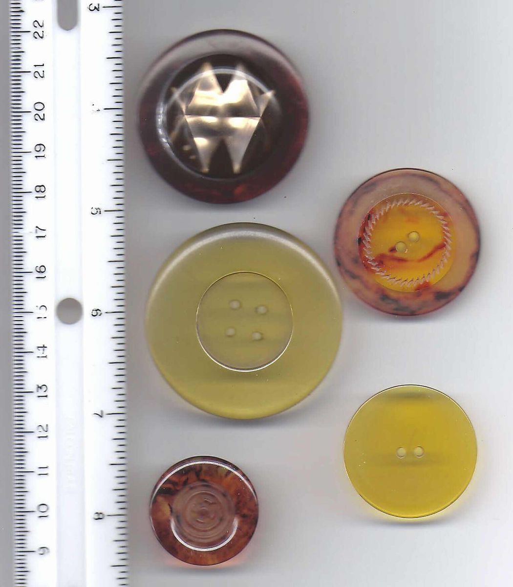 BAKELITE Lot of 5 Mixed Vintage APPLE JUICE R00T BEER Buttons 1 15 16 