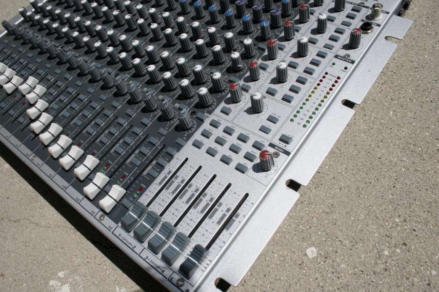 Phonic MR2443 Rack Mixer *16 mic pres w/dir outs*