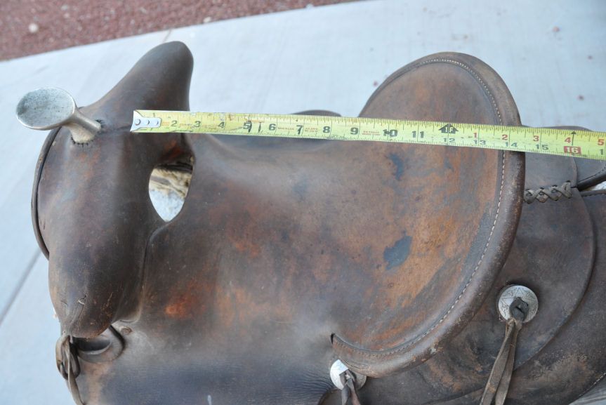 VINTAGE WESTERN COWBOY SADDLE   JOE BEELER ESTATE