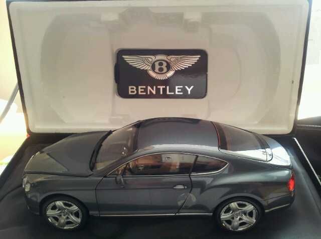18 Minichamps Bentley Continental GT 2011 Grey Metallic