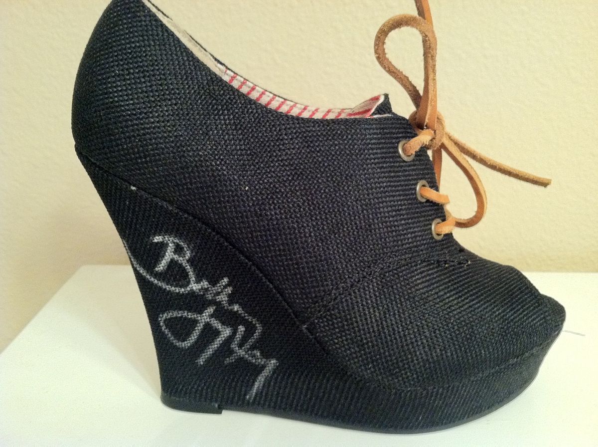 Bethany Joy Lenzs Autographed Wedge Size 7