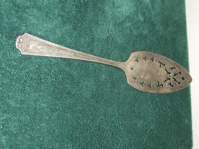    1900 Simeon L George H Rogers Co Berkeley cake pie lifter server