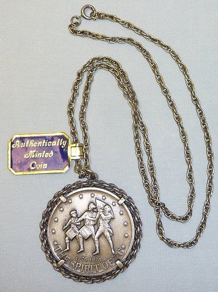 Vintage Bicentennial Coin Pendant Necklace