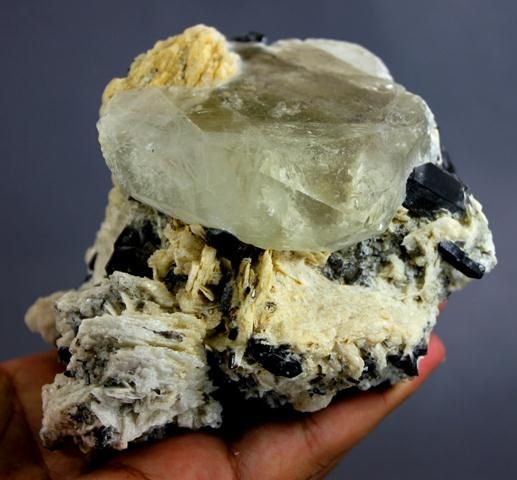 933 Gram RARE Slightly Yellow Beryl Var Heliodor w Cleavlandite Smokey 