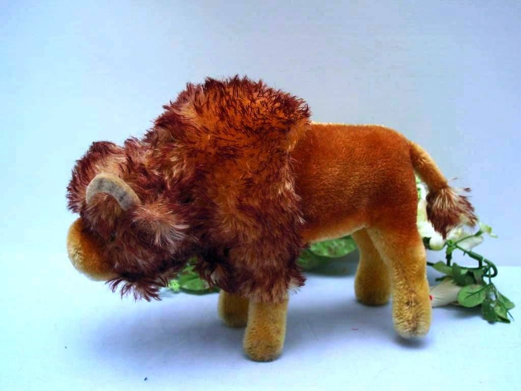 Steiff Bison 17 cm with Button