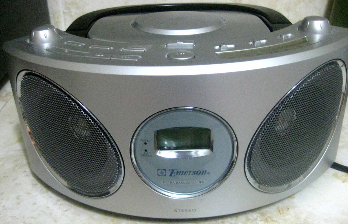 Emerson PD6810 Boombox Radio & CD Player AC/DC Headphone Jack Good 