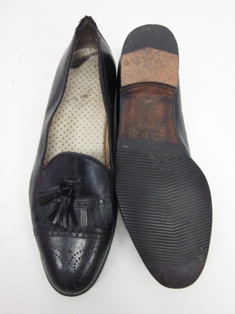 you are bidding on botticelli men s black leather tasseled loafers in 