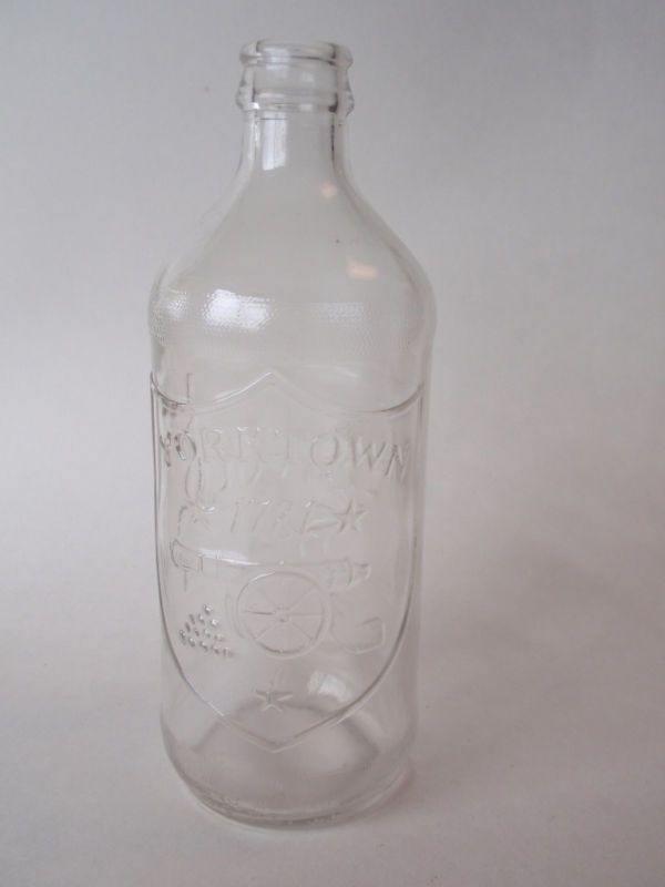 Vintage Bicentennial Glass Pepsi Bottle Yorktown 76