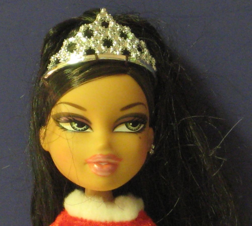 Bratz Holiday Yasmin Doll In Christmas Miniskirt Top Boots Tiara   MGA 